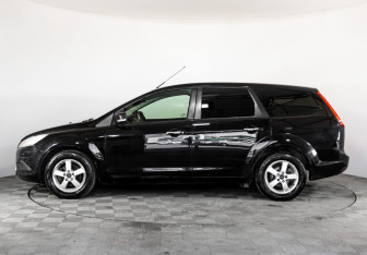 Подержанный автомобиль Ford Focus Wagon 2010 года (8 фото)