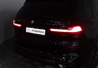Подержанный автомобиль BMW X7 2021 года (37 фото)