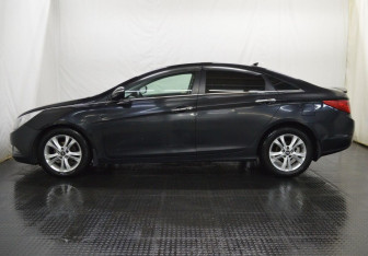 Подержанный автомобиль Hyundai Sonata 2011 года (8 фото)