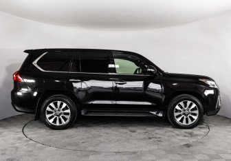 Подержанный автомобиль Lexus LX 2019 года (5 фото)