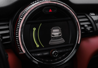 Подержанный автомобиль MINI Hatch 2016 года (17 фото)