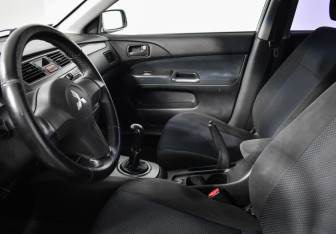 Подержанный автомобиль Mitsubishi Lancer Sedan 2007 года (10 фото)