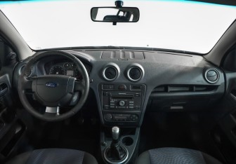 Подержанный автомобиль Ford Fusion 2007 года (9 фото)