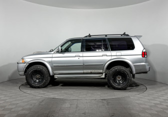 Подержанный автомобиль Mitsubishi Pajero Sport 2008 года (8 фото)