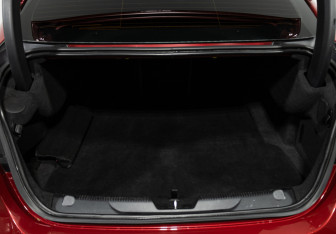 Подержанный автомобиль Jaguar XE 2016 года (22 фото)