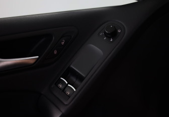 Подержанный автомобиль Volkswagen Golf Hatchback 2012 года (15 фото)