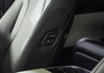 Подержанный автомобиль Kia Carnival 2022 года (28 фото)