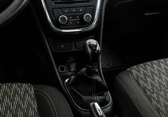 Подержанный автомобиль Opel Mokka 2014 года (13 фото)