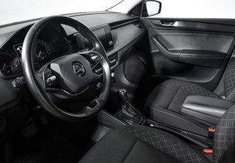 Подержанный автомобиль Skoda Rapid Liftback 2021 года (9 фото)