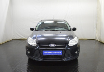 Подержанный автомобиль Ford Focus Sedan 2013 года (2 фото)