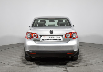 Подержанный автомобиль Volkswagen Jetta Sedan 2008 года (6 фото)