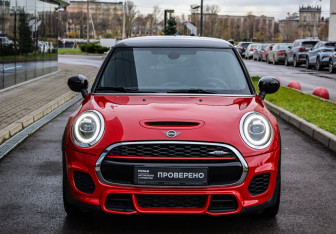 Подержанный автомобиль MINI Hatch 2020 года (4 фото)