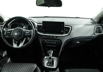 Подержанный автомобиль Kia Ceed Wagon 2021 года (13 фото)
