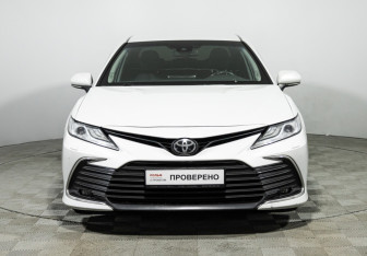 Подержанный автомобиль Toyota Camry Sedan 2021 года (2 фото)