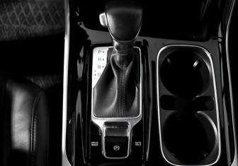 Подержанный автомобиль Kia Carnival 2023 года (11 фото)