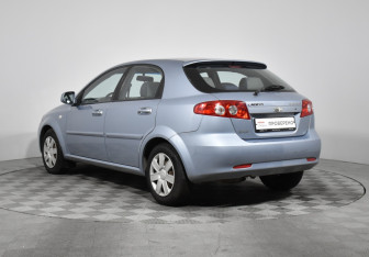 Подержанный автомобиль Chevrolet Lacetti Hatchback 2010 года (7 фото)
