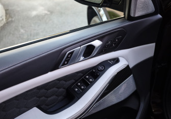 Подержанный автомобиль BMW X5 M 2021 года (36 фото)