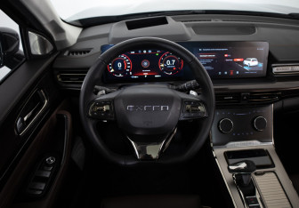 Подержанный автомобиль Exeed VX 2023 года (10 фото)