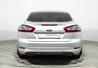 Подержанный автомобиль Ford Mondeo Sedan 2011 года (6 фото)