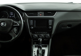 Подержанный автомобиль Skoda Octavia Liftback 2014 года (14 фото)