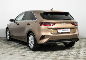 Подержанный автомобиль Kia Ceed Hatchback 2022 года (7 фото)