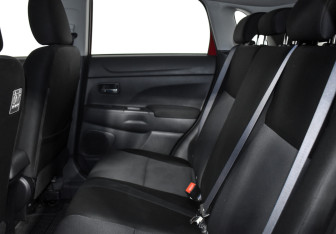 Подержанный автомобиль Mitsubishi ASX 2012 года (12 фото)