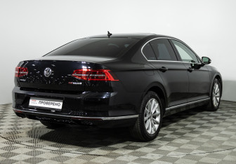 Подержанный автомобиль Volkswagen Passat Sedan 2017 года (5 фото)