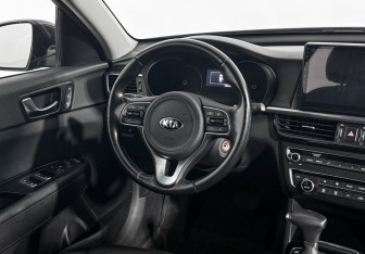 Подержанный автомобиль Kia Optima Sedan 2017 года (18 фото)