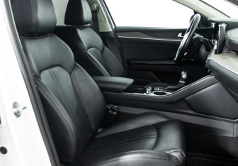 Подержанный автомобиль Kia K5 2021 года (15 фото)