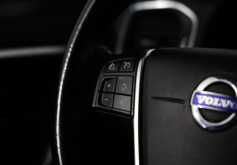 Подержанный автомобиль Volvo S60 2011 года (11 фото)