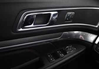 Подержанный автомобиль Ford Explorer 2015 года (18 фото)