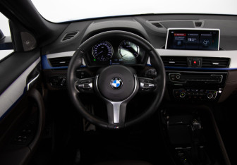 Подержанный автомобиль BMW X2 2018 года (10 фото)