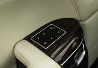 Подержанный автомобиль Land Rover Range Rover 2014 года (17 фото)