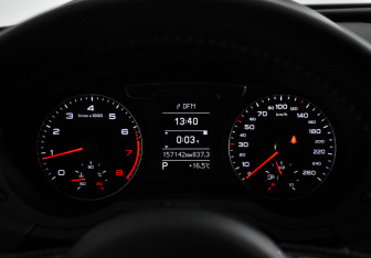 Подержанный автомобиль Audi Q3 2017 года (20 фото)