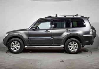 Подержанный автомобиль Mitsubishi Pajero 2014 года (8 фото)