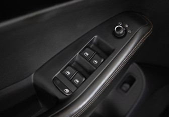 Подержанный автомобиль Audi Q5 2011 года (17 фото)
