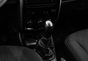 Подержанный автомобиль Nissan Terrano 2018 года (12 фото)