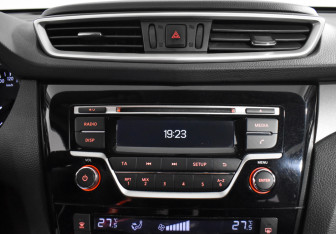 Подержанный автомобиль Nissan X-Trail 2015 года (14 фото)