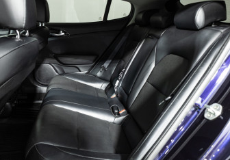 Подержанный автомобиль Kia Stinger 2019 года (10 фото)