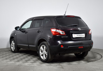Подержанный автомобиль Nissan Qashqai 2010 года (7 фото)