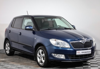 Подержанный автомобиль Skoda Fabia Hatchback 2013 года (3 фото)