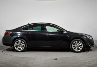 Подержанный автомобиль Opel Insignia Liftback 2013 года (4 фото)