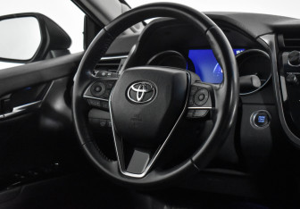 Подержанный автомобиль Toyota Camry Sedan 2020 года (16 фото)