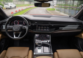 Подержанный автомобиль Audi Q8 2020 года (12 фото)