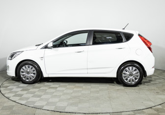 Подержанный автомобиль Hyundai Solaris Hatchback 2015 года (8 фото)