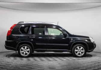 Подержанный автомобиль Nissan X-Trail 2008 года (4 фото)