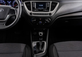 Подержанный автомобиль Hyundai Solaris Sedan 2020 года (13 фото)