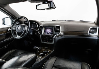 Подержанный автомобиль Jeep Grand Cherokee 2013 года (9 фото)