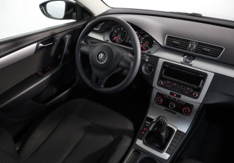 Подержанный автомобиль Volkswagen Passat Sedan 2012 года (7 фото)