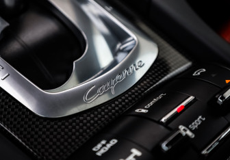 Подержанный автомобиль Porsche Cayenne 2014 года (30 фото)